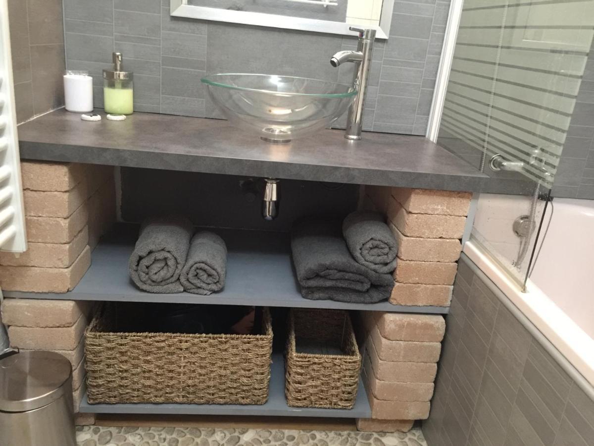 T2 Avec Terrasse, Clim , Box Fibre Apartamento Vedène Exterior foto